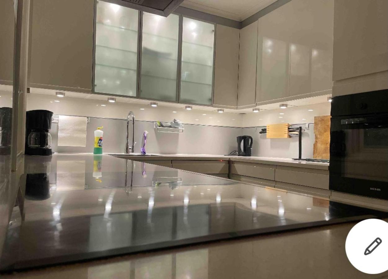 Beautiful 5-Bed Villa In 만달 외부 사진