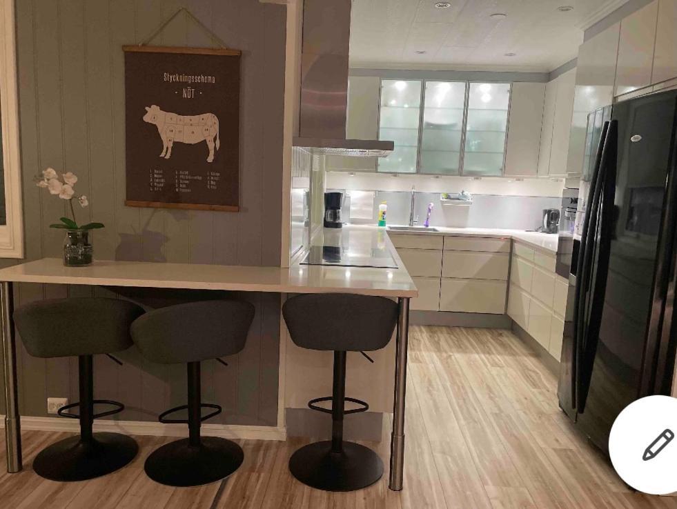 Beautiful 5-Bed Villa In 만달 외부 사진